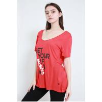get your self moving yazılı beli dekolteli qırmızı t-shirt 2221